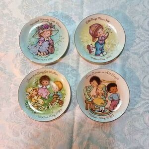 Vintage Avon Mother's Day Mini Porcelain Collector 5" Plates 1981-1984 Set of 4